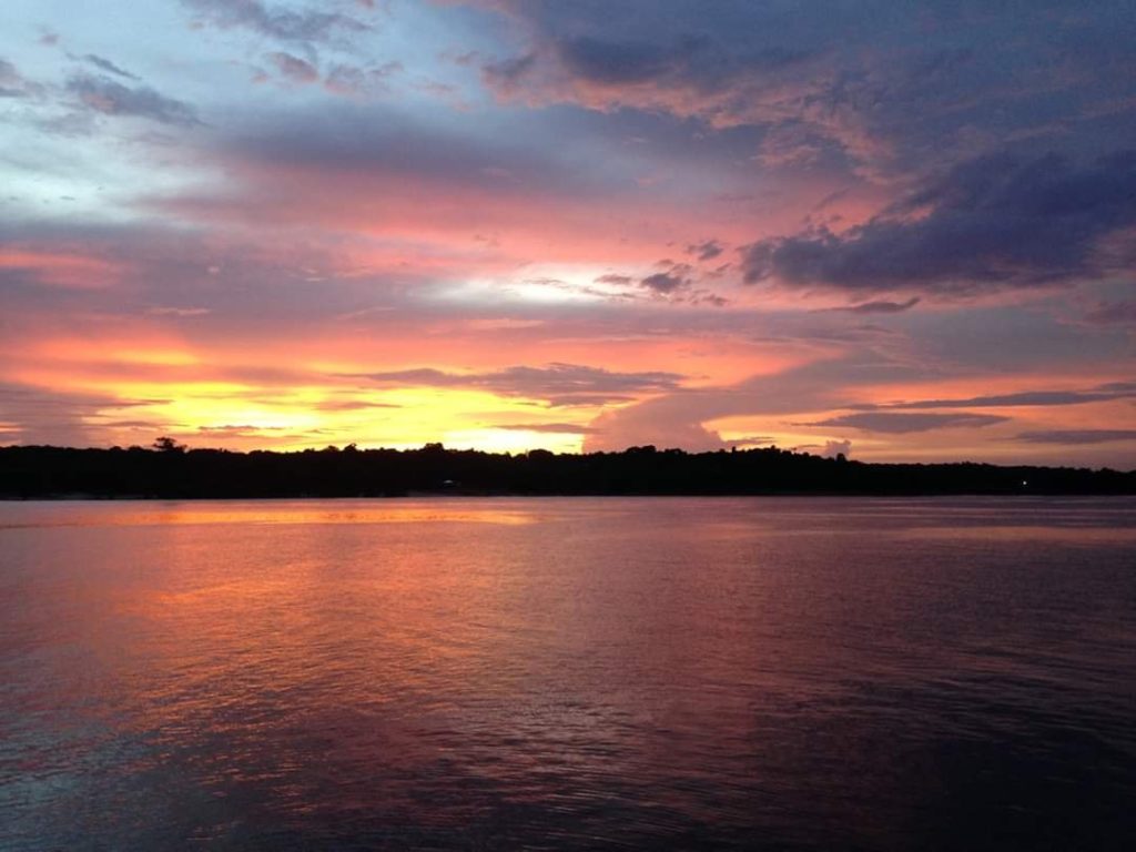 Pôr do sol - Manaus Amazonas por Gislaine Cruz 