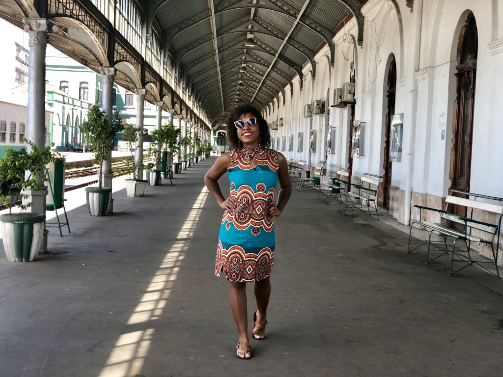 Rebecca Aletheia - Estação ferroviária de Maputo - Viajem e moda
