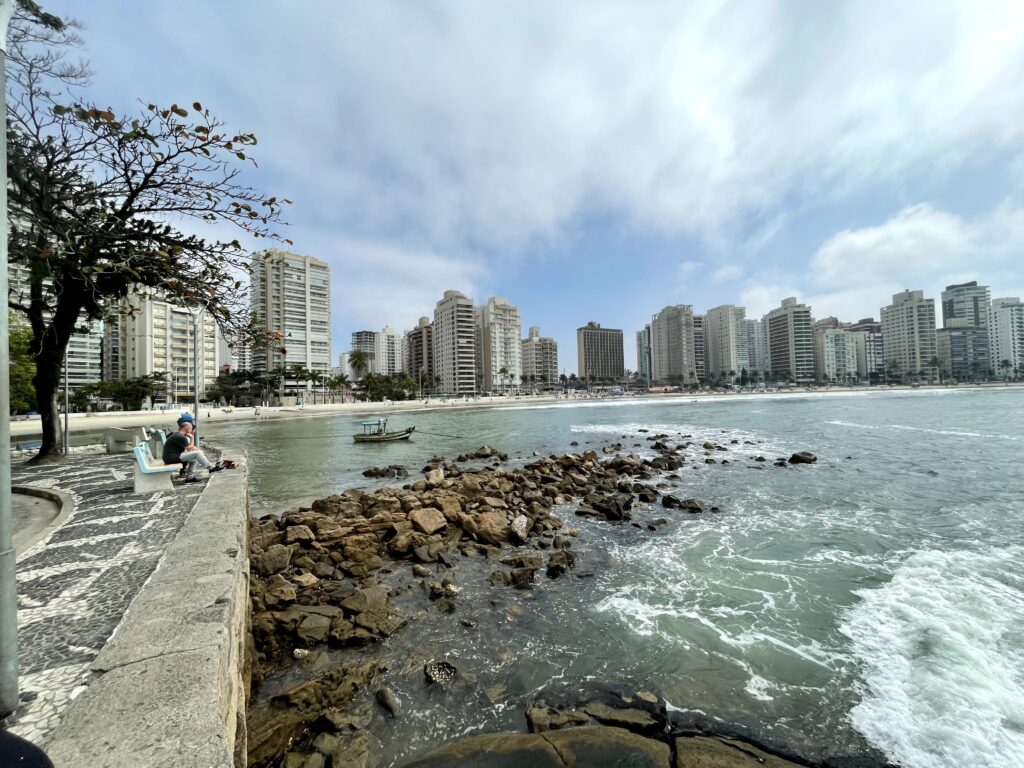 Praia das Astúrias - Guarujá o que fazer - foto arquivo pessoal Rebecca Aletheia