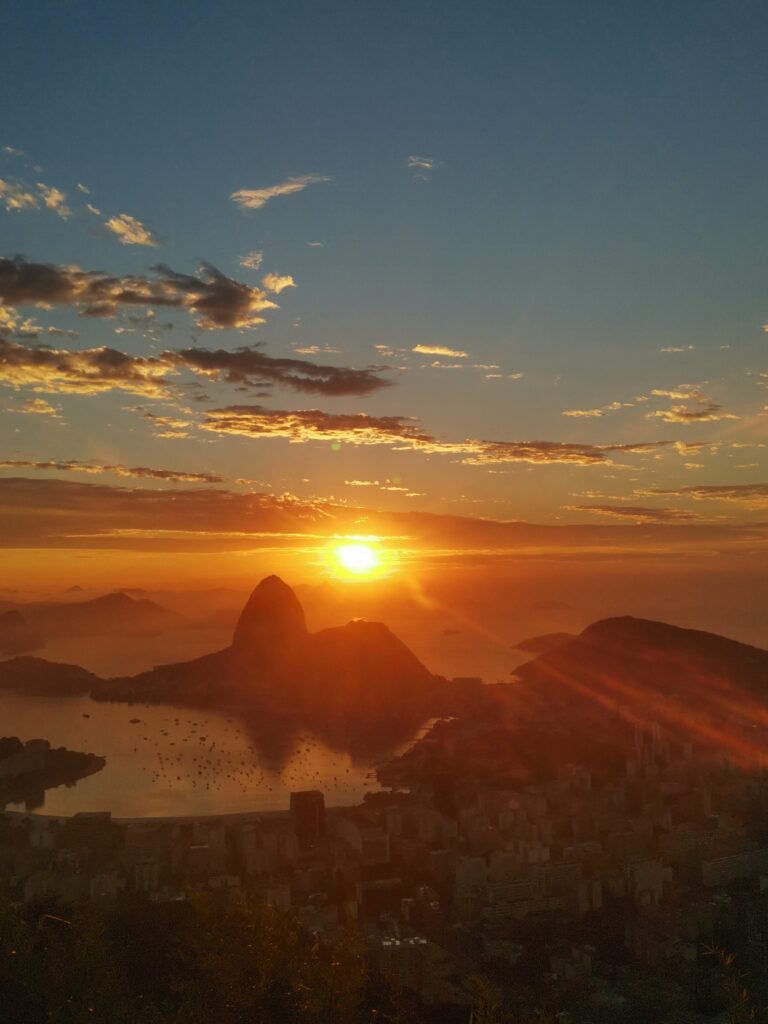 Mirante Santa Marta vista do Nascer do Sol - foto arquivo pessoal de Rebecca Aletheia